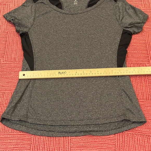 Layer 8 women’s size medium fitness exercise shirt Heather gray - Picture 13 of 13